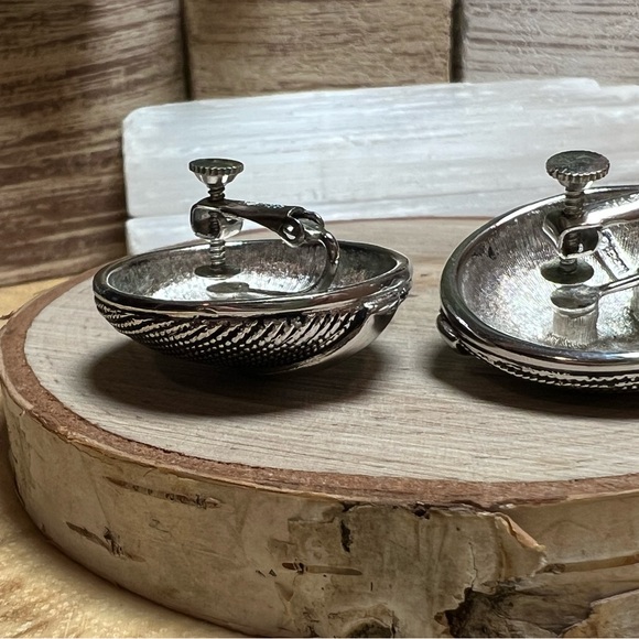 VTG| Napier Screw Back Earrings 🤍✨ - Picture 3 of 6